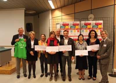 Jean-Pierre Gillet, président du Gefluc Grenoble remet 90 000 € au CHU Grenoble Alpes pour financer des projets de recherche sur le cancer